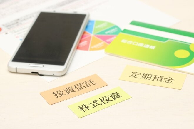 「年収500万～750万円未満」世帯は預貯金、株式、投資信託、生命保険……いくら持っているのか？