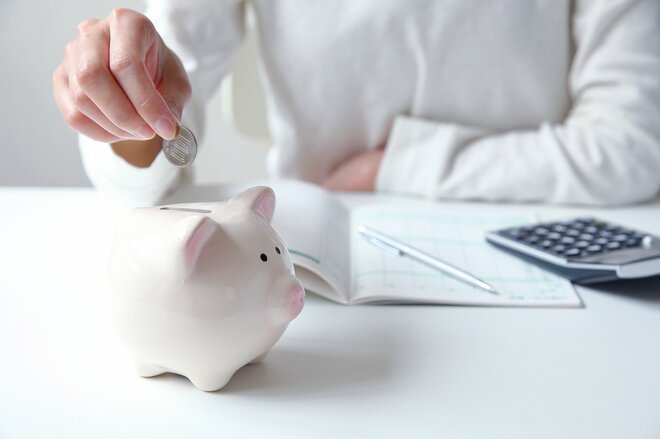 家計をむしばむ公共料金の値上げ、節約か 副業か、 それとも…？　家庭で選ばれている対策とは