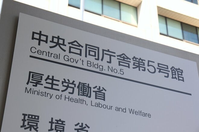 「外国人受け入れが年金問題を救う」は本当か？　厚生労働省が踏み込んだ”センシティブな議論”の中身とは