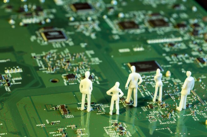 アドバンテスト、前期は50％減益と苦戦も株価6倍・PBR 11倍になった理由