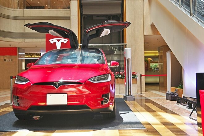 株価は大幅下落、マスク氏の言動にシビアな視線…テスラは再び輝きを取り戻すか