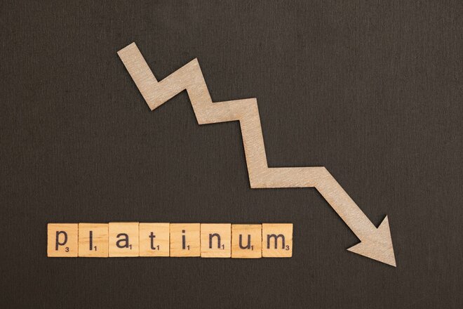 金価格上昇の裏で低迷する「プラチナ価格」。希少性で勝るはずが…一体なぜ?