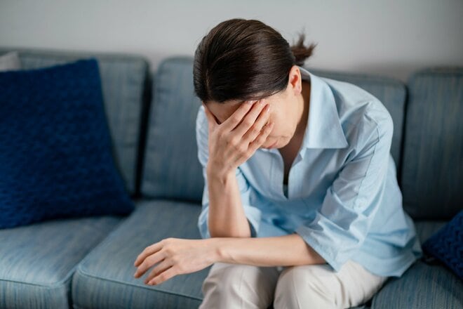 「こんなに早く逝ってしまうとは」年上夫を失った49歳妻…追い打ちをかけた「経済的負担」と「80代義両親の存在」