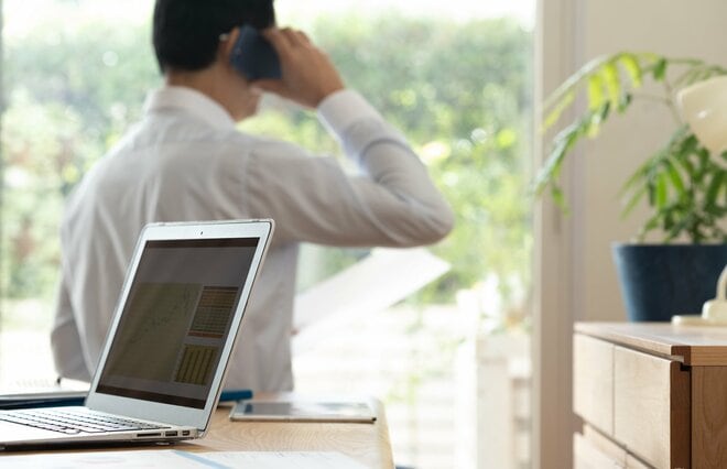 教育費も老後も不安！ 50歳男性が始めるならつみたてNISA？ それとも…