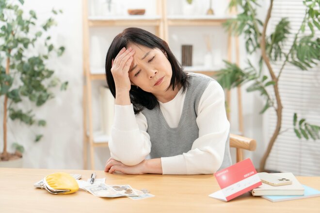 生活に「ゆとりがなくなってきた」人はどのくらい増えたのか？ 収入は1年前と比べてどうなったか【2000人調査】