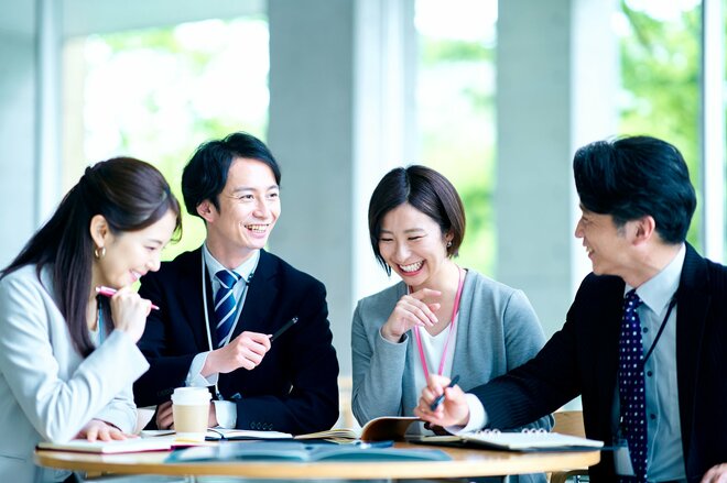 公的年金だけで豊かな老後は難しい…“人生の折り返し地点”の40代でやるべき「重要な対策」