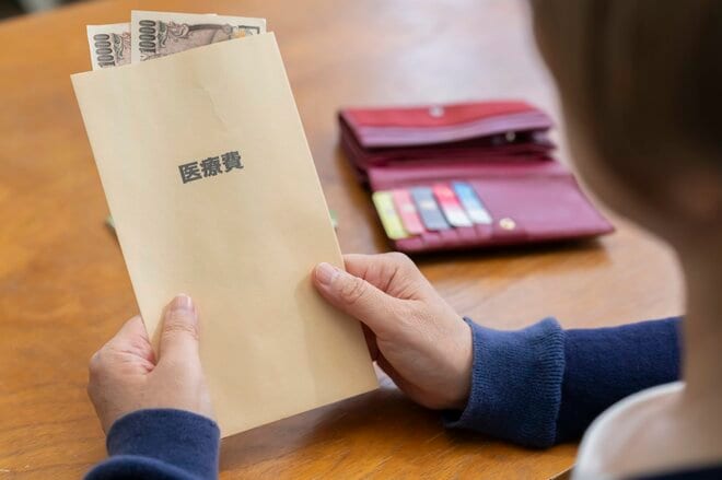 「実は行くのを控えてたのよ」救急搬送された71歳母…医療費不安のきっかけはまさかの“ニュース”