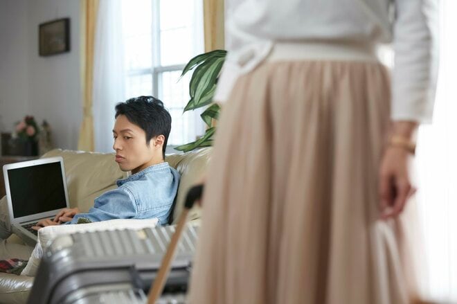 「カネも大して出ねえんだもんな」妻の名声に嫉妬する心の狭い無職夫…妻を家出に追い込んだ「卑屈な言動」