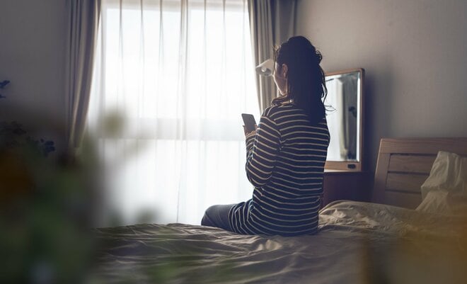 大学時代の友人から着信、折り返したら…50代女性を襲った喪失感と苦悩