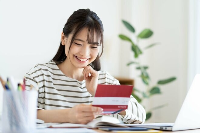 Z世代はどれくらい貯金してる? 将来不安から投資への関心の高まりも