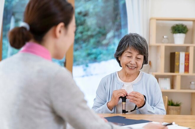 高齢になって、もうけ話の“食い物”にされないために…お金と同じくらい大切な“2つのもの”とは