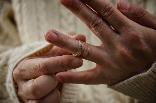 「老後破産するよりはマシ…」家賃と生活費以外“全部投資に回したい”男性が失った「2度と取り返せないもの」