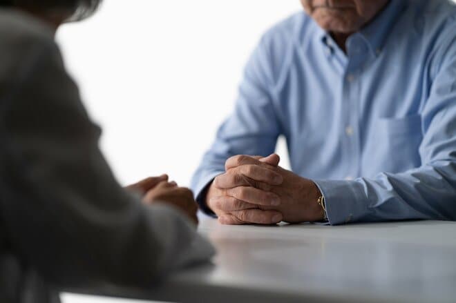 「まさか返せと言われるなんて…」突然“年金150万円の返納”を要求されてしまった老夫婦の後悔