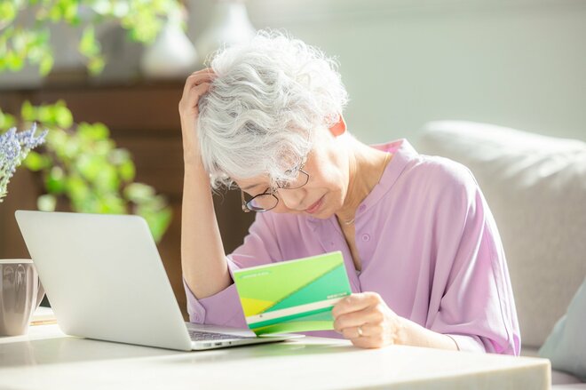 「障害年金は受けられません、その代わり…」人工関節手術を受けた62歳女性が年金事務所で告げられた驚きの事実