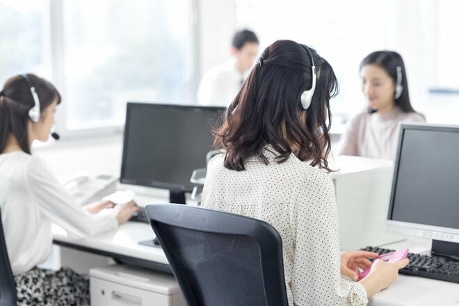 女優からコールセンターの派遣社員に… 40歳目前、社会人経験なしの女性の苦悩