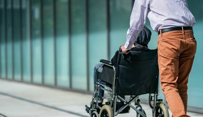 まさか！ 親が認知症？ 口座凍結前にやるべき「任意後見制度」「家族信託」とは