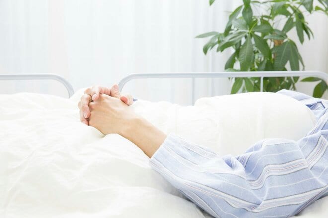 病床に横たわる息子を前に…「夫がどう思うかばかりを気にしていた」と女性が反省した理由