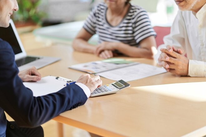 このままだと大変なことに…マンション管理理事長就任で判明した「割高な費用」の数々、64歳男性が管理会社へ抱いた危機感