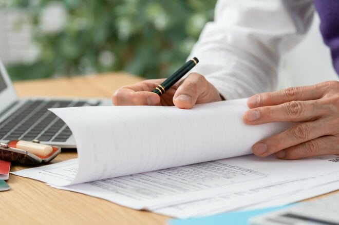 「配偶者加給年金」の有無で年間41万5900円の差…単身赴任中の65歳男性が加算を確保するために用意した書類とは？