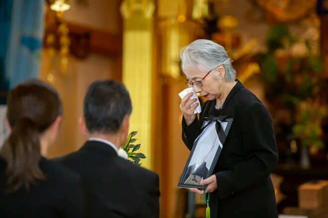 “実の母”のように慕っていた92歳義母が他界、60代女性が年金手続きで直面した「予想外の展開」