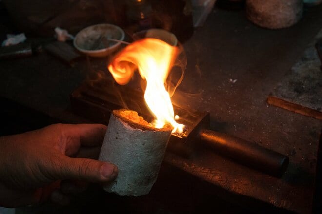 「ゴールド」を超えるパフォーマンス！ 「金鉱株」ファンドが野村證券で上昇中、その正体は!?