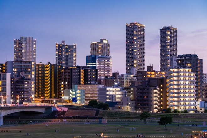 「パパ、その格好何？」都心タワマンから築40年アパートへ…プライドを捨てきれない父親が深夜の国道で直面した「最悪の瞬間」