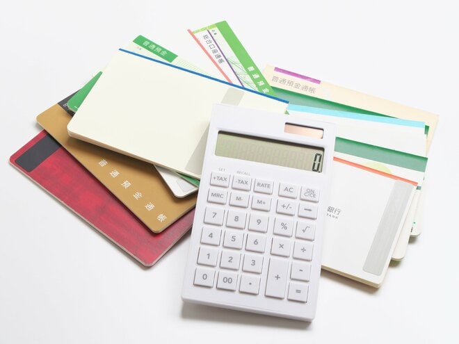 公的年金と並ぶ？ 重要な収入源とは…　「年収300万～500万円未満」世帯が答えた「老後の生活資金源」ランキング