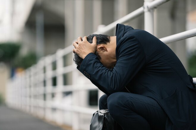 カリスマ投資家の同級生に嫉妬の炎を燃やし…63歳男性の対抗心が招いた悲惨な失敗