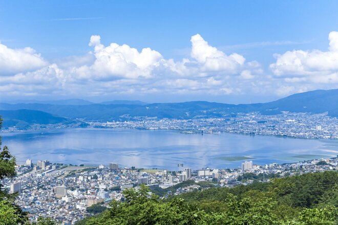 地元が“聖地”に？ 海外で大人気、2.4兆円市場に急成長した日本アニメ