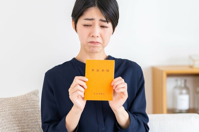 8月の株価暴落も気がかり 半数が「年金に不安」なフリーランスの老後資金問題