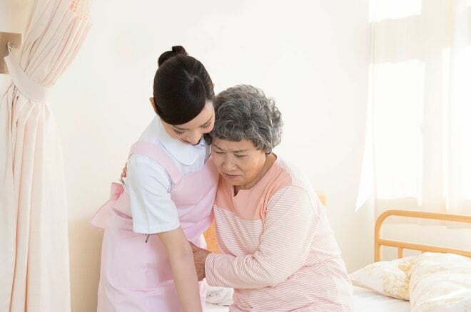 「突然視界がぐるぐると…」高齢者の熱中症、夫を亡くした70代女性が入院中に考えた“はた迷惑な”行為