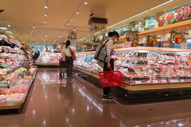 日本で800円の朝食が米国では約3倍…なぜこれほどの価格差があるのか？