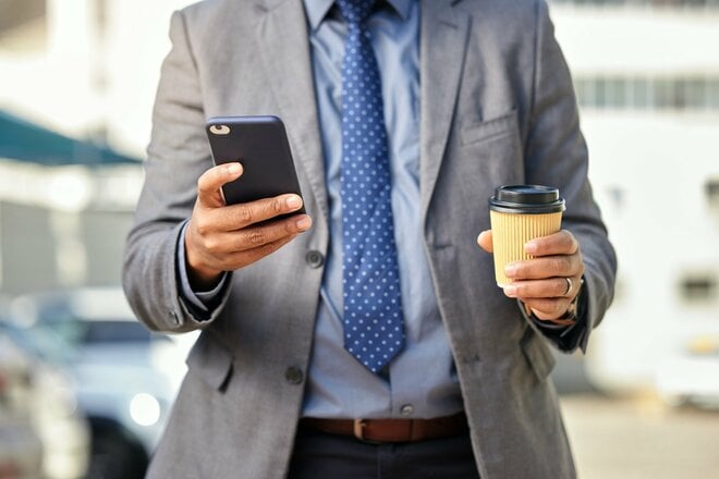 NISAで月10万円、積み立てたその隣に—プロが注目する“もうひとつの資産”