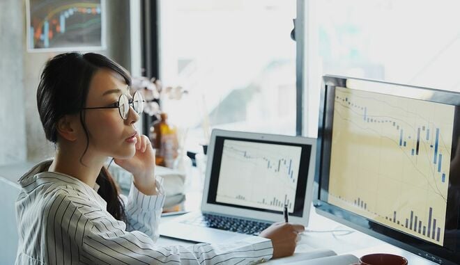 きっかけは「老後2000万円問題」！？ 投資を始める20代女性急増のワケ