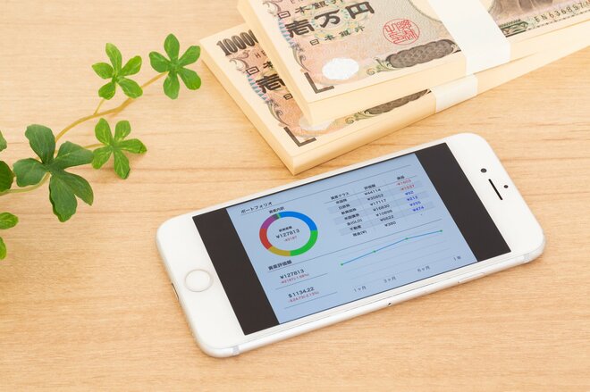 資産運用をしたいけれど…目安となる平均値は？ 「年収300万～500万円未満」世帯は株式、投資信託をいくら持っているのか