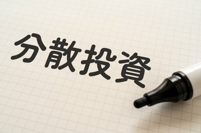 「１銘柄の株式」VS「複数銘柄に投資する投資信託」、損益のブレが小さいのはどちらか？ 正解者の割合は【回答者の年収も公表】