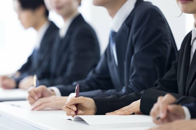 「これは研修ではなく、洗脳じゃないか」入社即退職を決めた新卒社員…真面目な性格ゆえに抱えた悩みと罪悪感