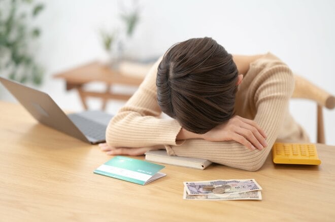 猫の治療で貯金が底をつき「借金300万円」…“何もかも”失ったアラサー女性の後悔