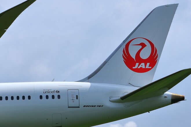 過去には2期で計4600億円もの赤字を計上……日本航空(JAL)の現在は?株式以外で投資するなら?