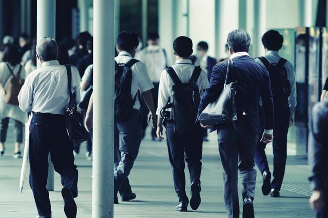 生産性は上がっているのに賃金は変わらない 日本経済だけが停滞を続けた真の理由とは?