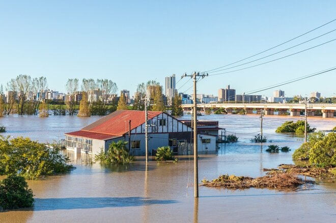 「近くの川が氾濫するかも」地域の定食屋を突然襲った“ゲリラ豪雨の信じがたい被害”