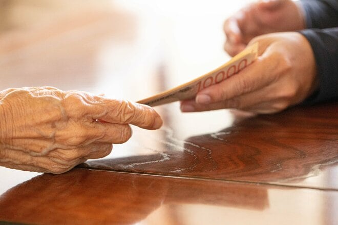 「家のローンまで？」毎月3万円を息子夫婦から受け取る義両親…定年目前に飛び出した“驚きの要求”