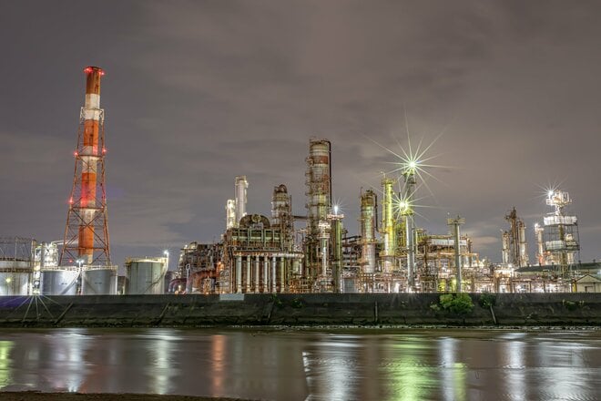 コスモHD【5021】株価急落で利回り3.7％に浮上、原油高騰の恩恵と潜むリスクを総点検