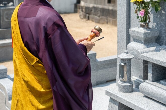 「高額お布施」のお寺に不信感。墓じまいの依頼で請求された“とんでもない金額”は…
