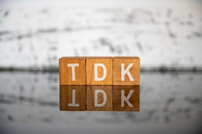 TDK【6762】対中関係悪化が逆風、株価2割安で今後は？ 業績は8年ぶり最高益をさらに更新か　手薄のAIエコシステムに狙う商機とは