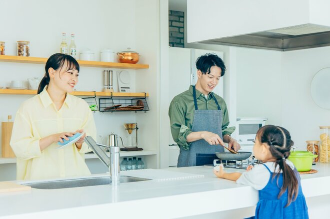 共働き夫婦は将来の勝ち組？ 家事育児に追われる日々が“老後に必ず報われる”納得の理由