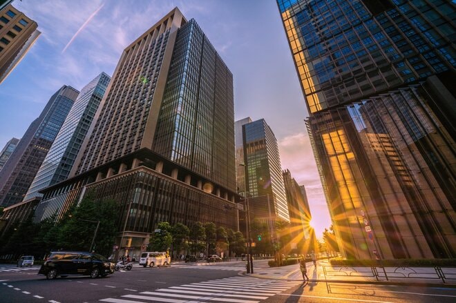 バフェット氏が買い増しを言及…三井物産の株価や業績は？ 投資するには…