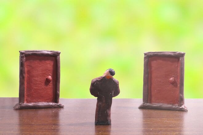 資産運用「ネットと対面」どちらの満足度が高いのか―調査から分かった結果は意外？ それとも納得？