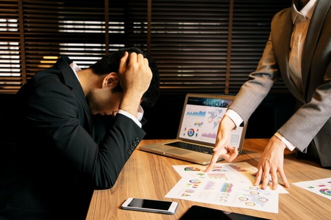 金融ジャーナリストが暴露するノルマの実態!? 顧客軽視の営業に注意