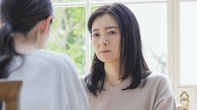 「婚活よりも父親探し」17歳娘の将来を想い、50代シングルマザーが再び向き合い始めた“過去の恋”